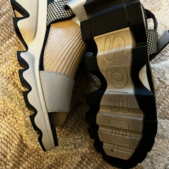 Sorel Kinetic Stylish Gray Sandals for Women size 7.5 - Picture 5 of 6